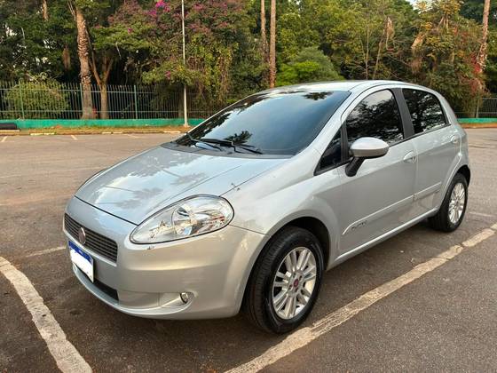 FIAT PUNTO 1.4 ATTRACTIVE 8V FLEX 4P MANUAL FIAT PUNTO 1.4 ATTRACTIVE 8V FLEX 4P MANUAL